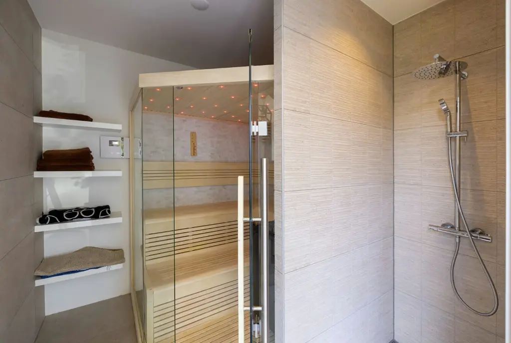 Uitbouw villa Rotterdam: sauna Donizettilaan: sauna